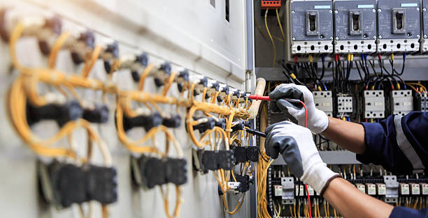 Professional Electrician technician working in Franklin Center, NJ